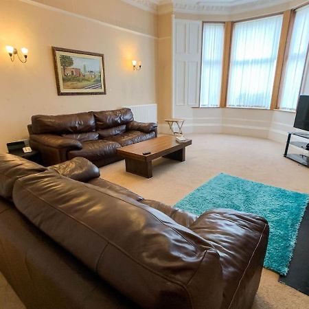 Large Glasgow South Family Home - Free Parking Εξωτερικό φωτογραφία