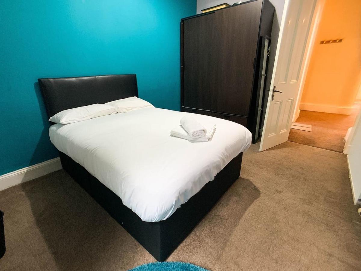 Large Glasgow South Family Home - Free Parking Εξωτερικό φωτογραφία