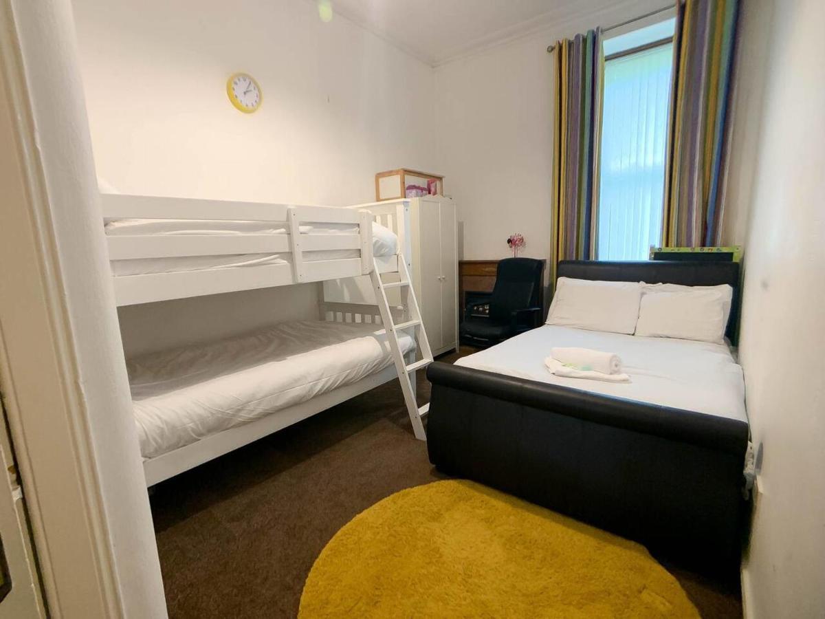 Large Glasgow South Family Home - Free Parking Εξωτερικό φωτογραφία